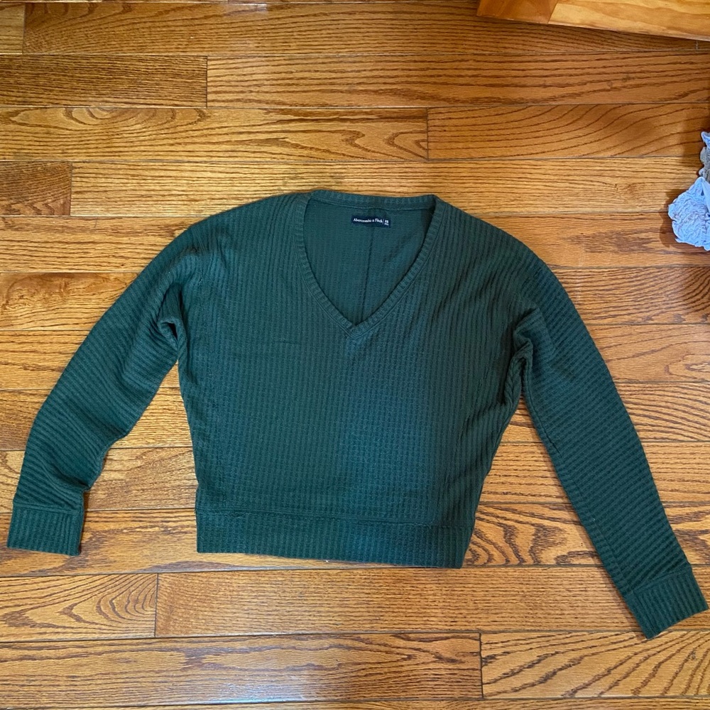 Abercrombie green V neck top size XS